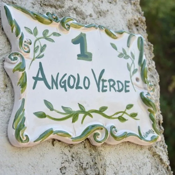 Angolo Verde – hotel w mieście Rometta Marea