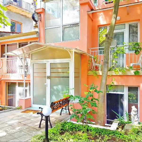 YES Varna Studios, hotel in Varna City