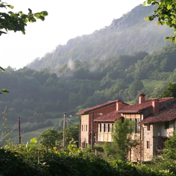 Albergue Les Xendes. Parque de Redes, hotell i Caso