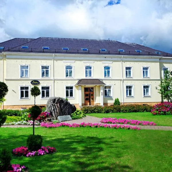 Lucia, hotel en Zeļčava