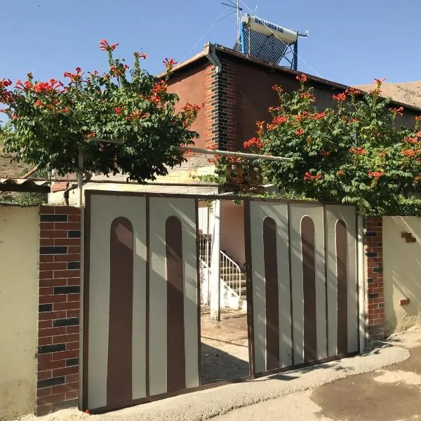 Ashot & Gohar B&B, hotel v destinaci Chʼiva