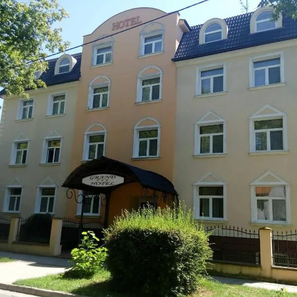 Hotel Grand, hotel in Nové Zámky