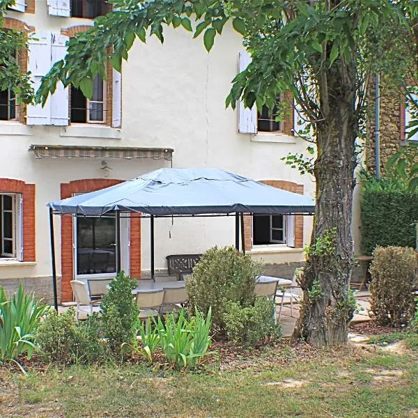 Gite La Luciole, hotel in Le Carlaret