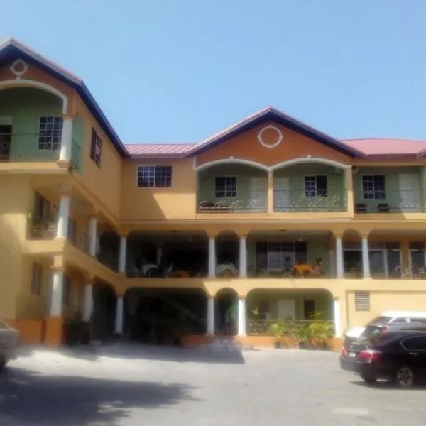 Palm Bay Guest House & Restaurant, hotel sa Montego Bay