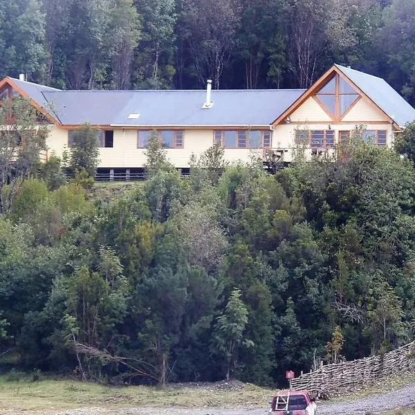 Chile Lodge - Lago Huillinco, hotell i Huillinco