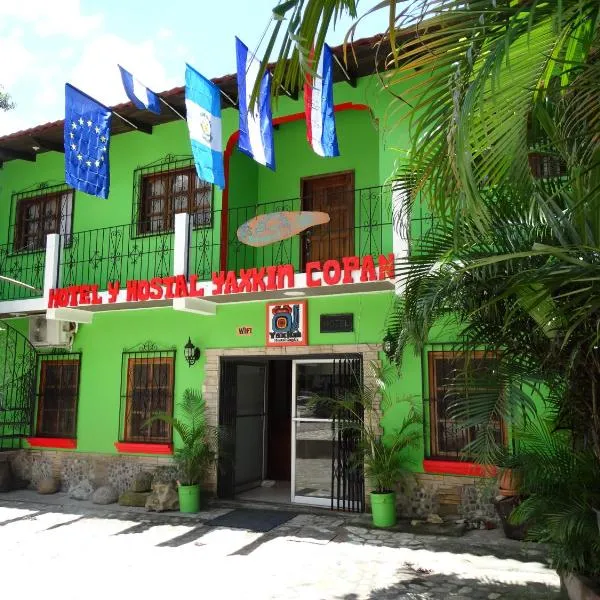 Hotel & Hostal Yaxkin Copan، فندق في كوبان رويناس