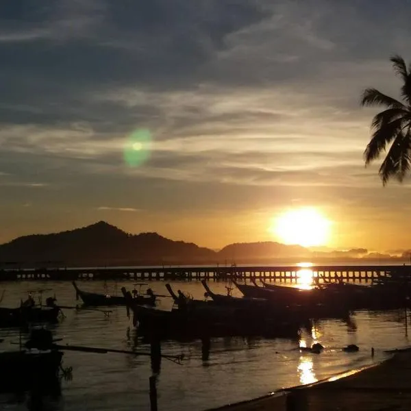 Seaside home, hotell i Koh Mook