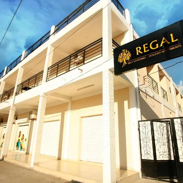 Regal Apartments, מלון בקולולי