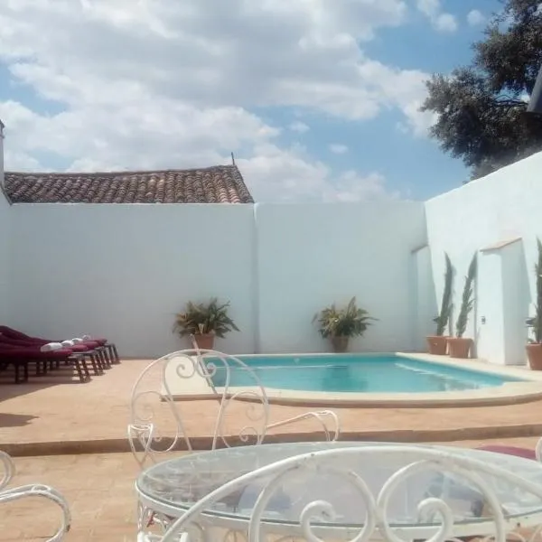 El Aleznal, hotel in Trujillo