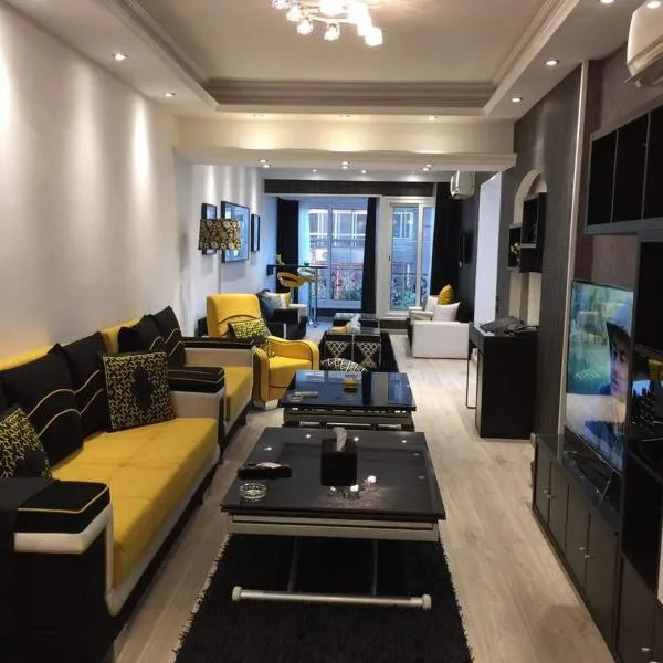 Luxury Mohandeseen Apartment شقة فاخرة إطلالة على المدينة بالمهندسين الجيزة, hotel no Cairo
