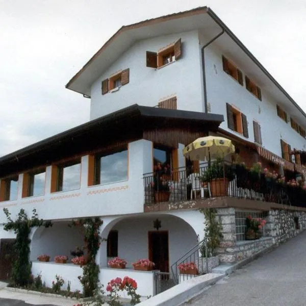 Albergo Al Pino, hôtel à Tezze