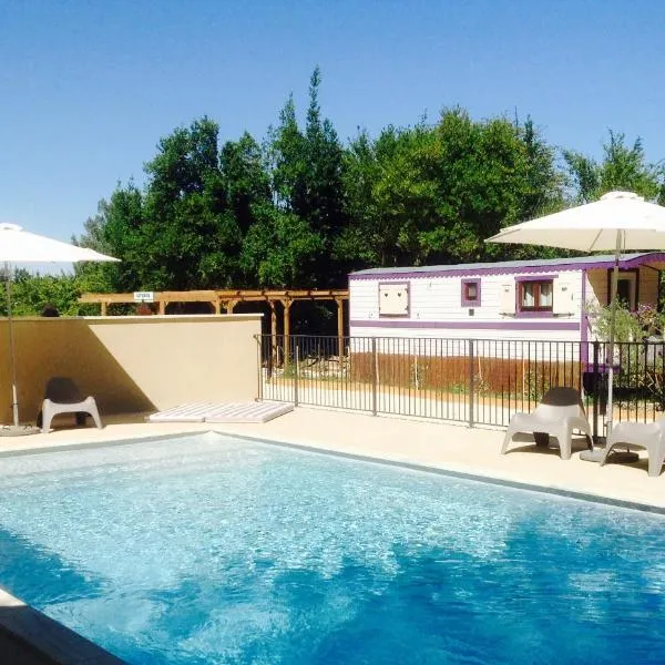 Des roulottes en Provence, hotel v destinaci Barbentane