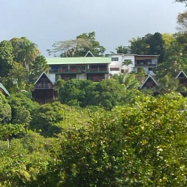 Mango Lodge, hotel v destinaci Anse Volbert Village
