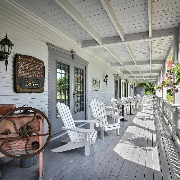 Auberge Lakeview Inn, hotel v destinaci Lac-Brome