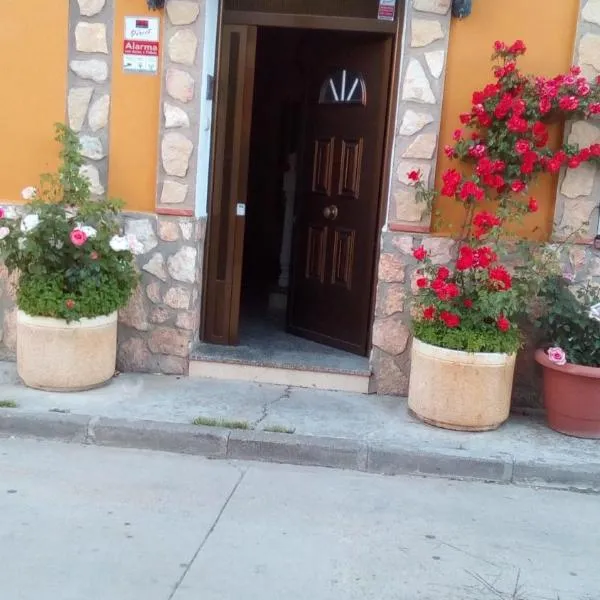 Hostal Cañamares, hotel in Albalate de las Nogueras