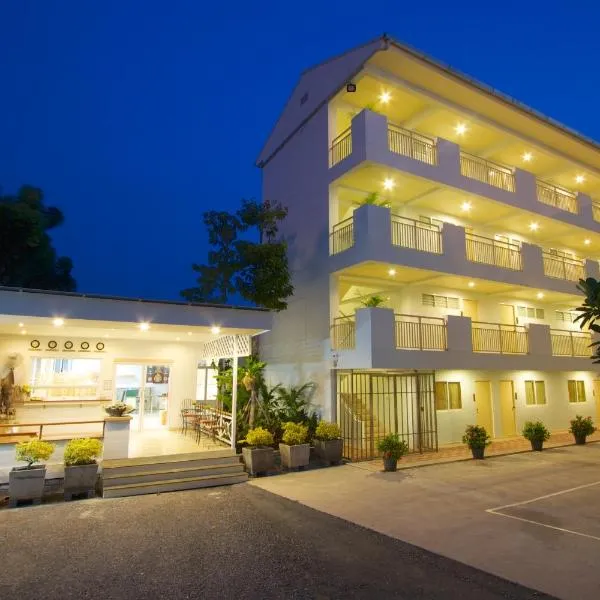 Charn Residence, hotel v destinaci Bang Saen