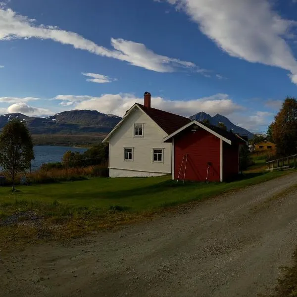 Bustad, hotell i Straumsbukta