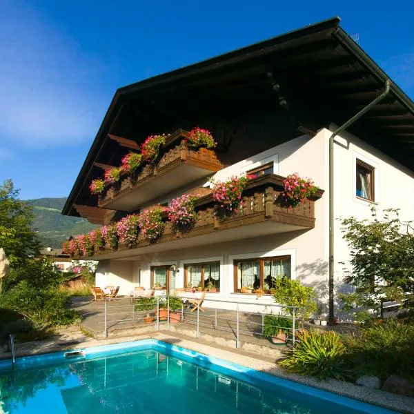 Bed&Breakfast Pension Hilpold, hotel di Lana