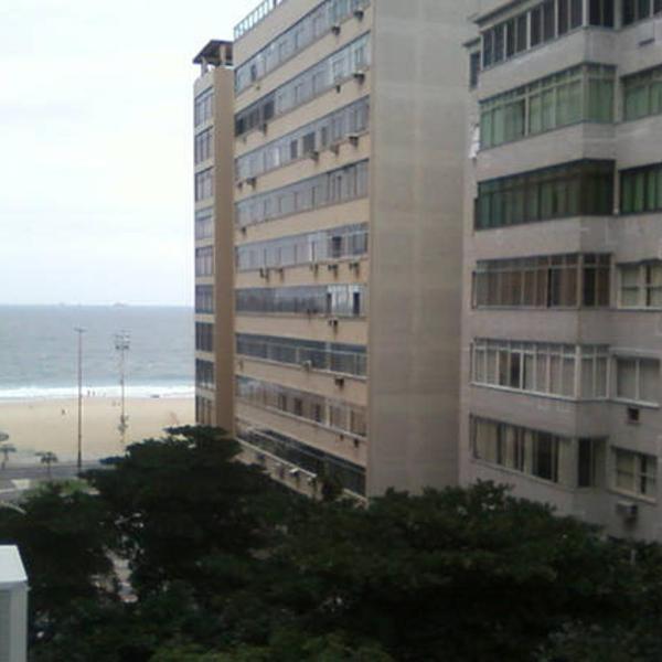 Apt reformado Copacabana lateral praia 815