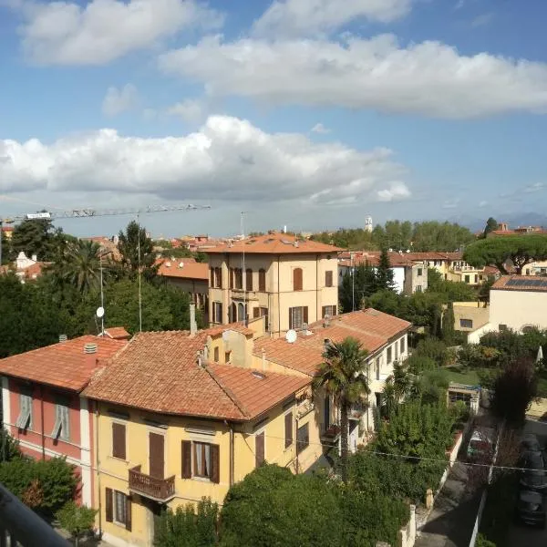 Treehouse - Spacious Private Rooms in Central Pisa Near Station & Airport, Hotel in Pisa