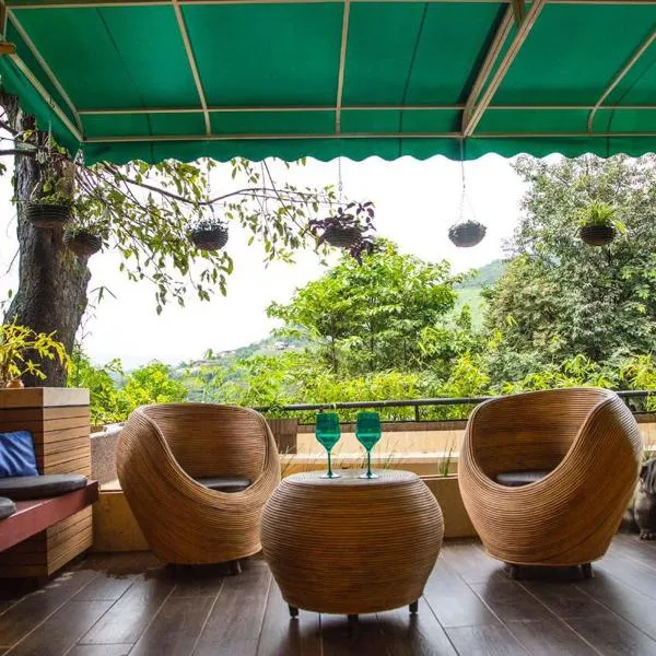 ๋ผ๋ฐ์ฌ์ ์์นํ ํธํ
Lavasa Luxury Deck Apartment