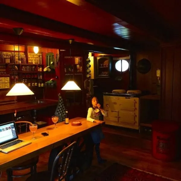 The Old Labor House 1525, hotel di Wolsum