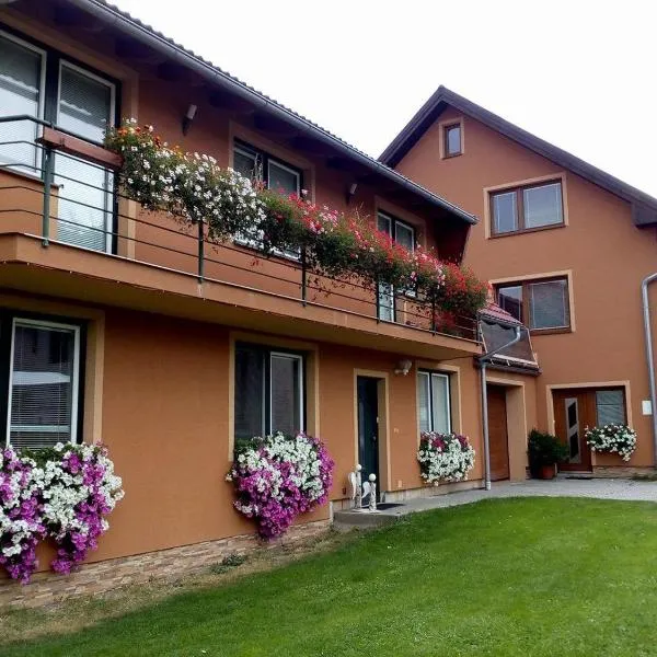 Apartmánový dom Adriana, hotel in Veľké Borové