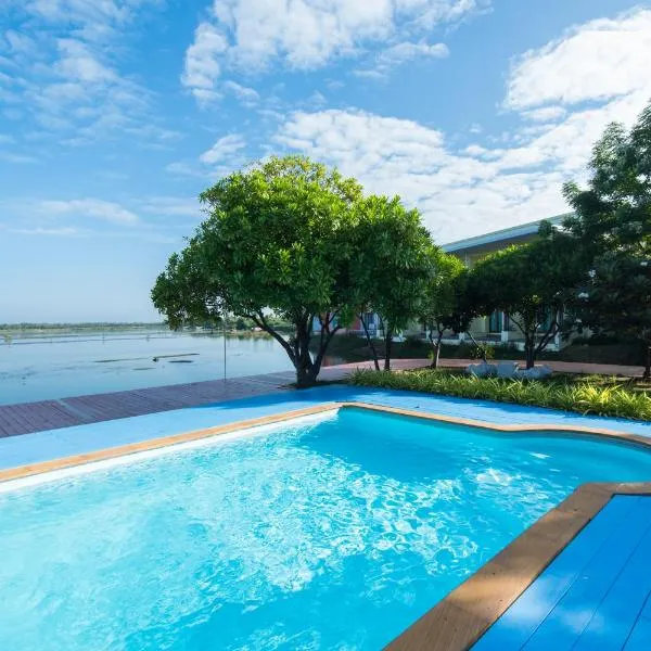 Baan Talay See Cream Resort, hotel di Samut Songkhram