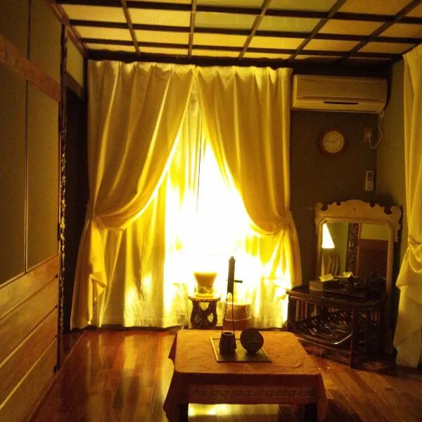 Milk-ya Women-Only Guest House, hotel v destinaci Yomitan