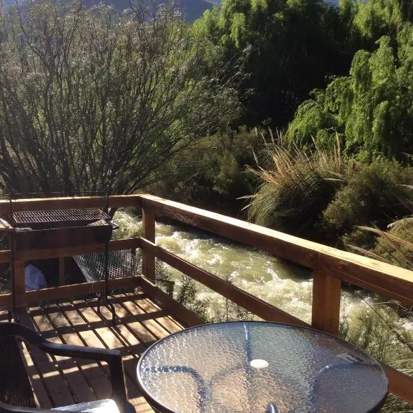 Cottages by the river, hotel i Paihuano