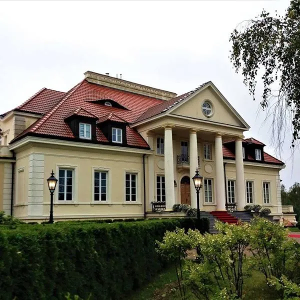 Dwor Osieczek, hotel in Petrykozy