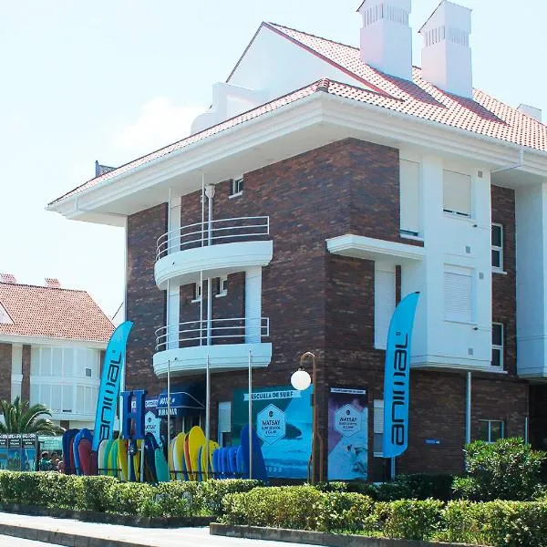 Watsay Surf House, hotel v destinaci Santoña