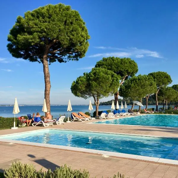Le Corti Del Lago, hotel v destinaci Padenghe sul Garda