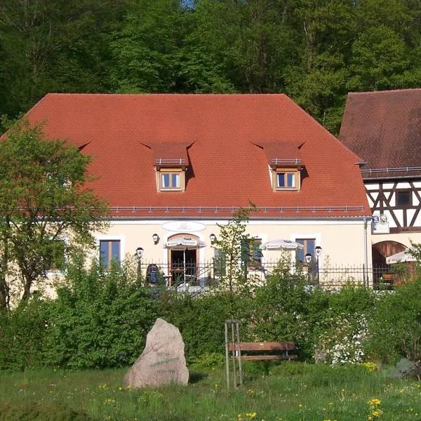 Alter Pfarrhof, hotel in Pfreimd