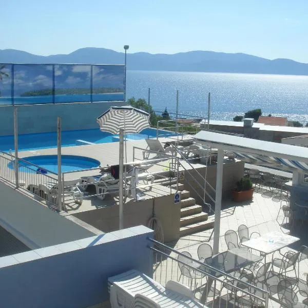 Aparthotel Pecic, hotel in Gradac