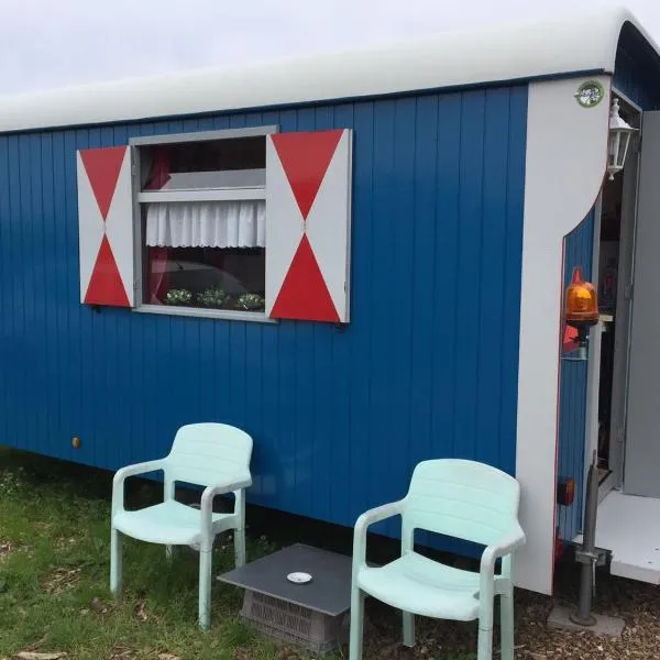 B&B boerderij rust, in pipowagens!, hótel í Den Helder