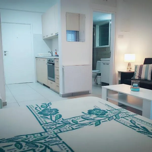 Billis Beach Apartment, hotel v destinaci Limassol