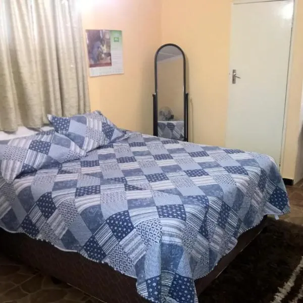 Furnished self-catering bedsitter、ルサカのホテル