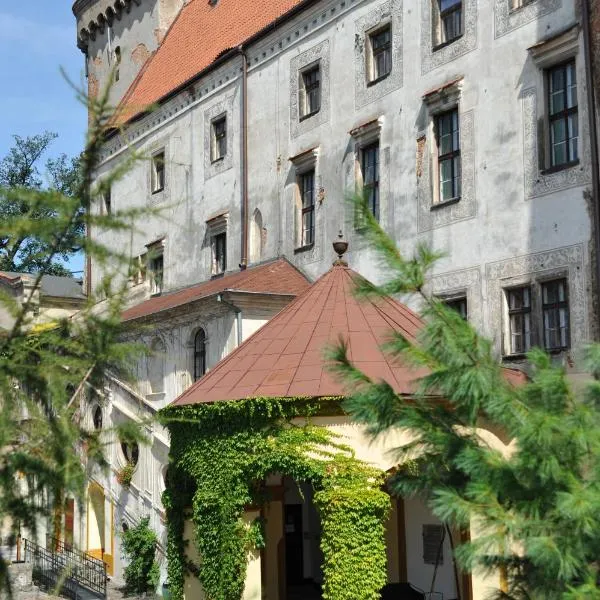 Zamek Otmuchów, hotel en Otmuchów