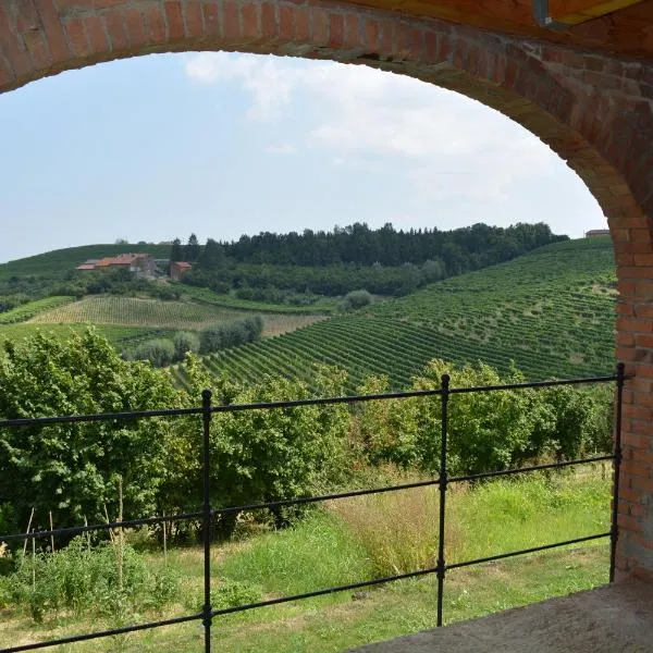 Cascina Valtignosa Camere Con Vigna, hotel Cassinéban
