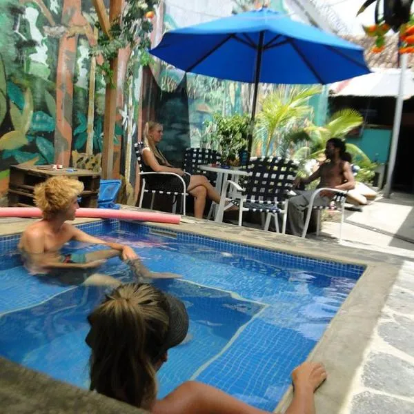 Hostal Mochilas, hotel in Granada