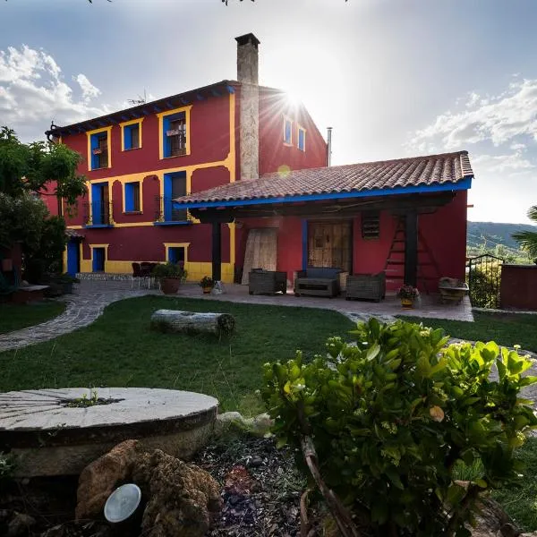 Valle Del Río Piedra, hotel di Carenas