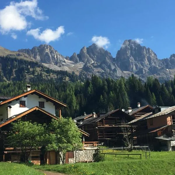 Chalet nel cuore delle Dolomiti, hotel in Falcade