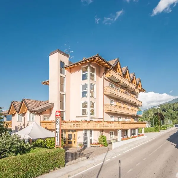Hotel Dolomiti, hotel en Tenna 
