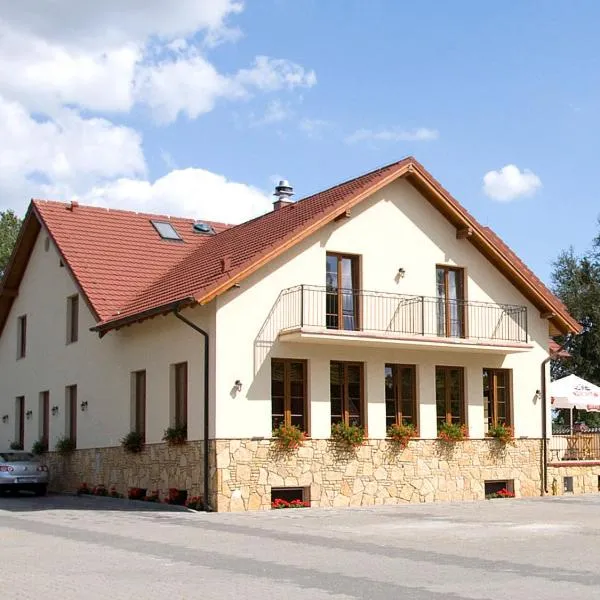 Dworek Biesiadny, hotel in Radzewice