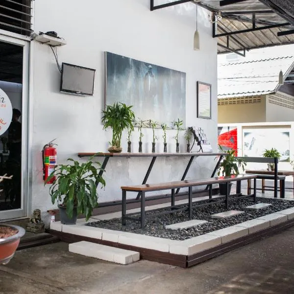 Zzhouse, hotel in Ban San Pu Loei