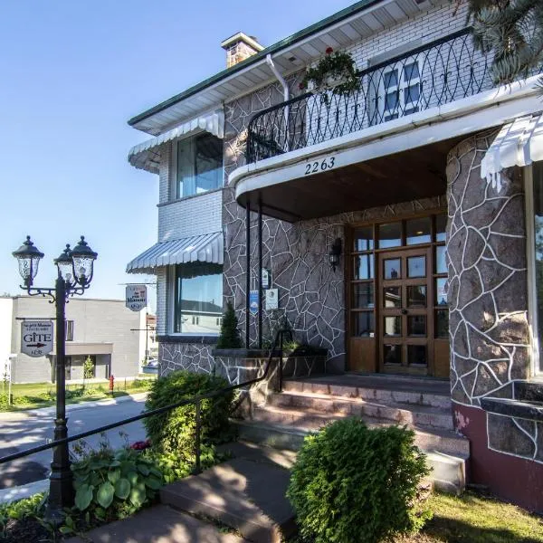 Gite Au P'tit Manoir B&B: Saguenay şehrinde bir otel