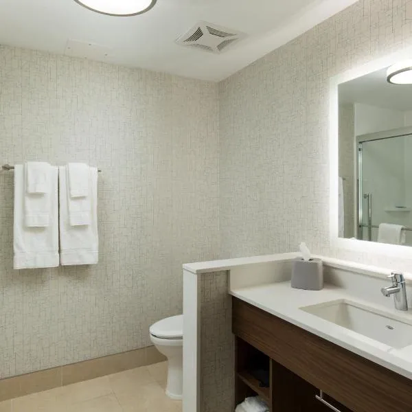 Holiday Inn Express Visalia-Sequoia Gateway Area by IHG, hotel u gradu 'Visalia'