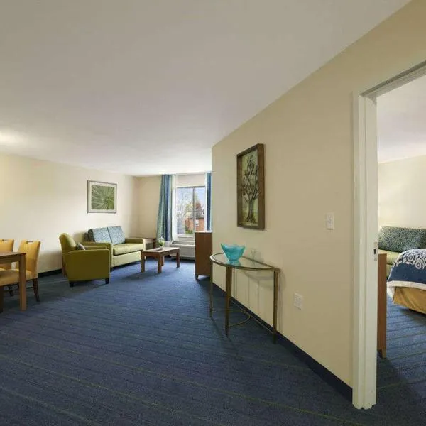 Days Inn & Suites by Wyndham Altoona – hotel w mieście Altoona