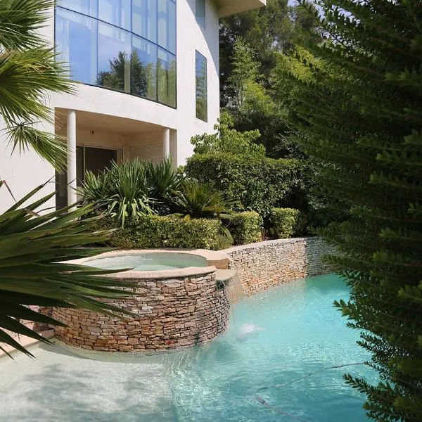 La Villa Saint Jean BAS DE VILLA, hotel in La Ciotat